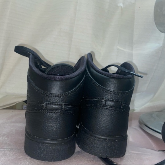 Black Jordan 1's - Picture 6 of 12